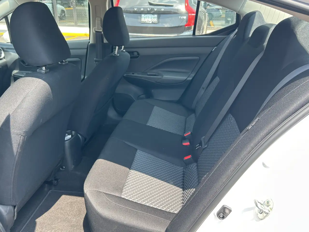 Nissan Versa снимка Nissan Versa