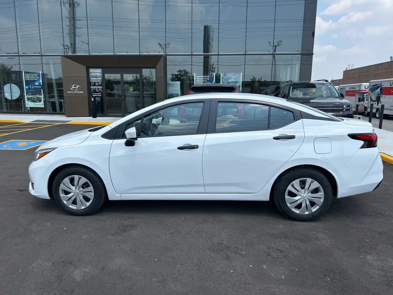 Nissan Versa снимка Nissan Versa