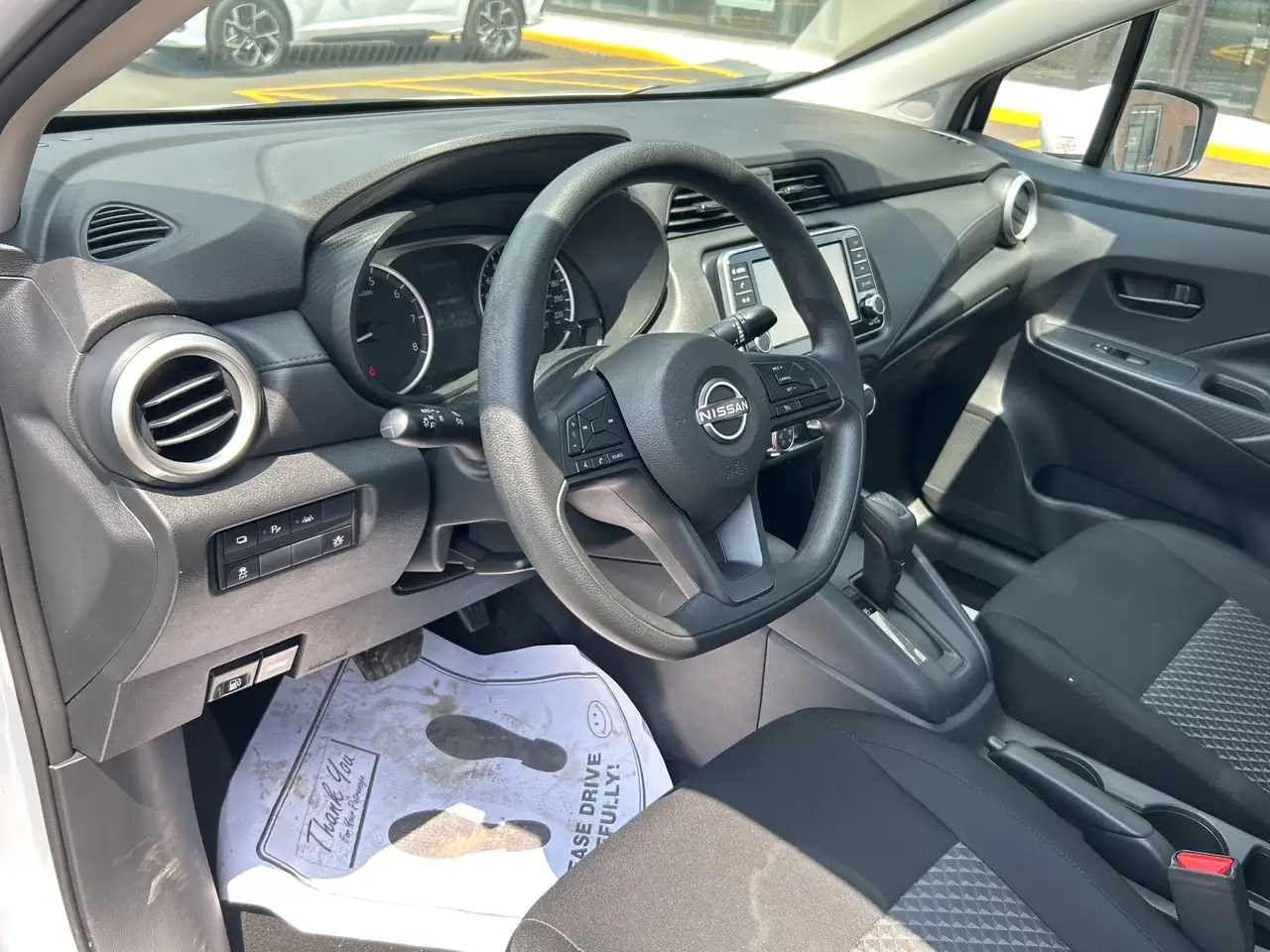 Nissan Versa снимка Nissan Versa