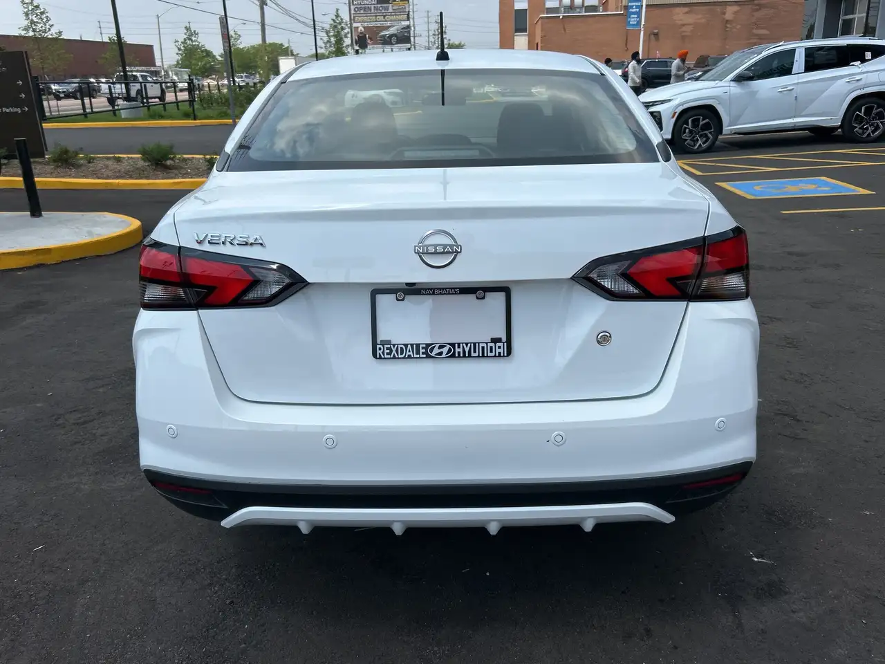 Nissan Versa снимка Nissan Versa