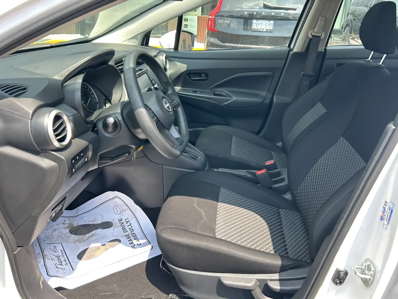 Nissan Versa снимка Nissan Versa