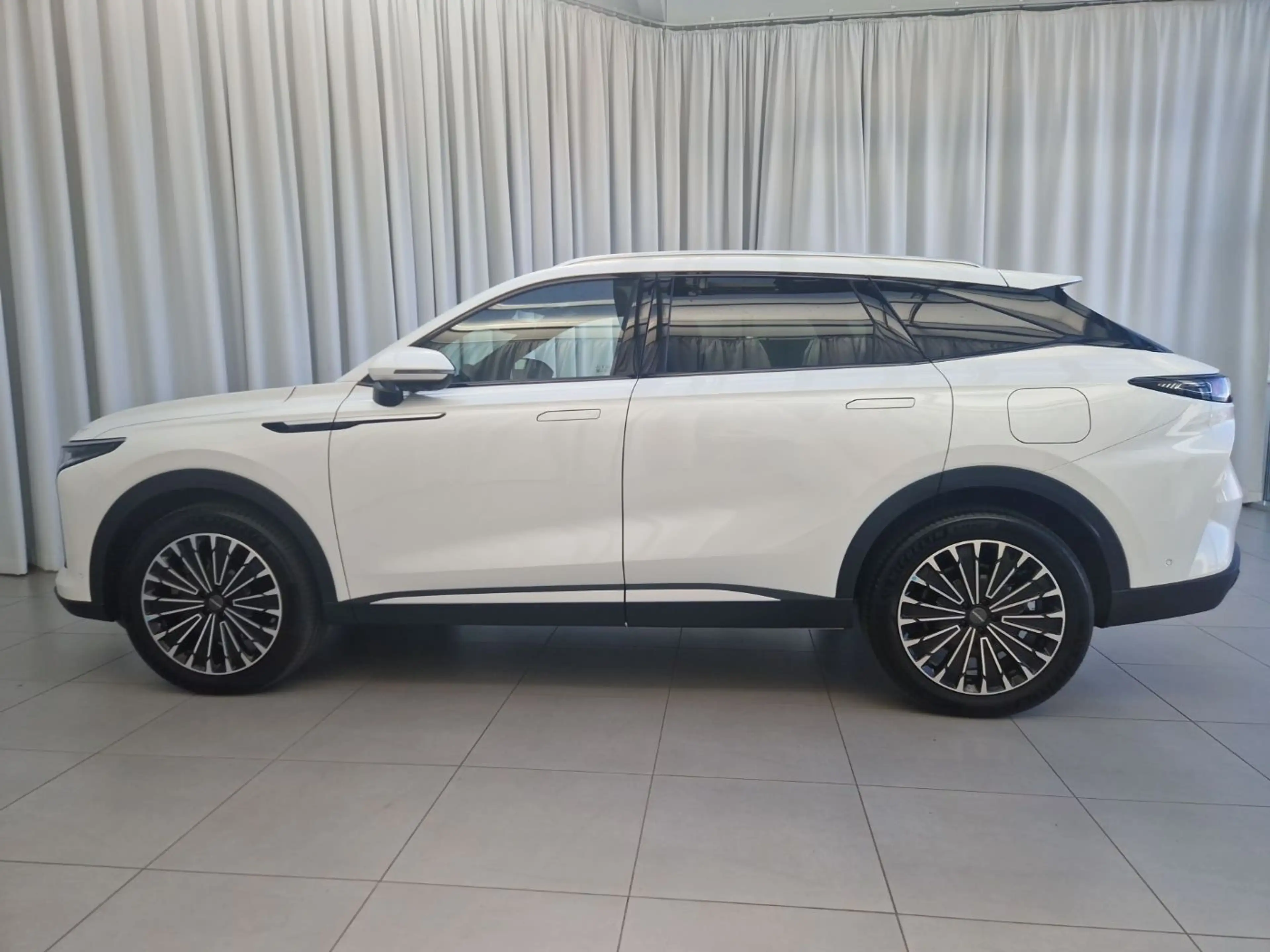 Omoda 9 PHEV 360 4xElSitz 4xSHZ ACC AUT Bel.Sitz HUD — photo 7