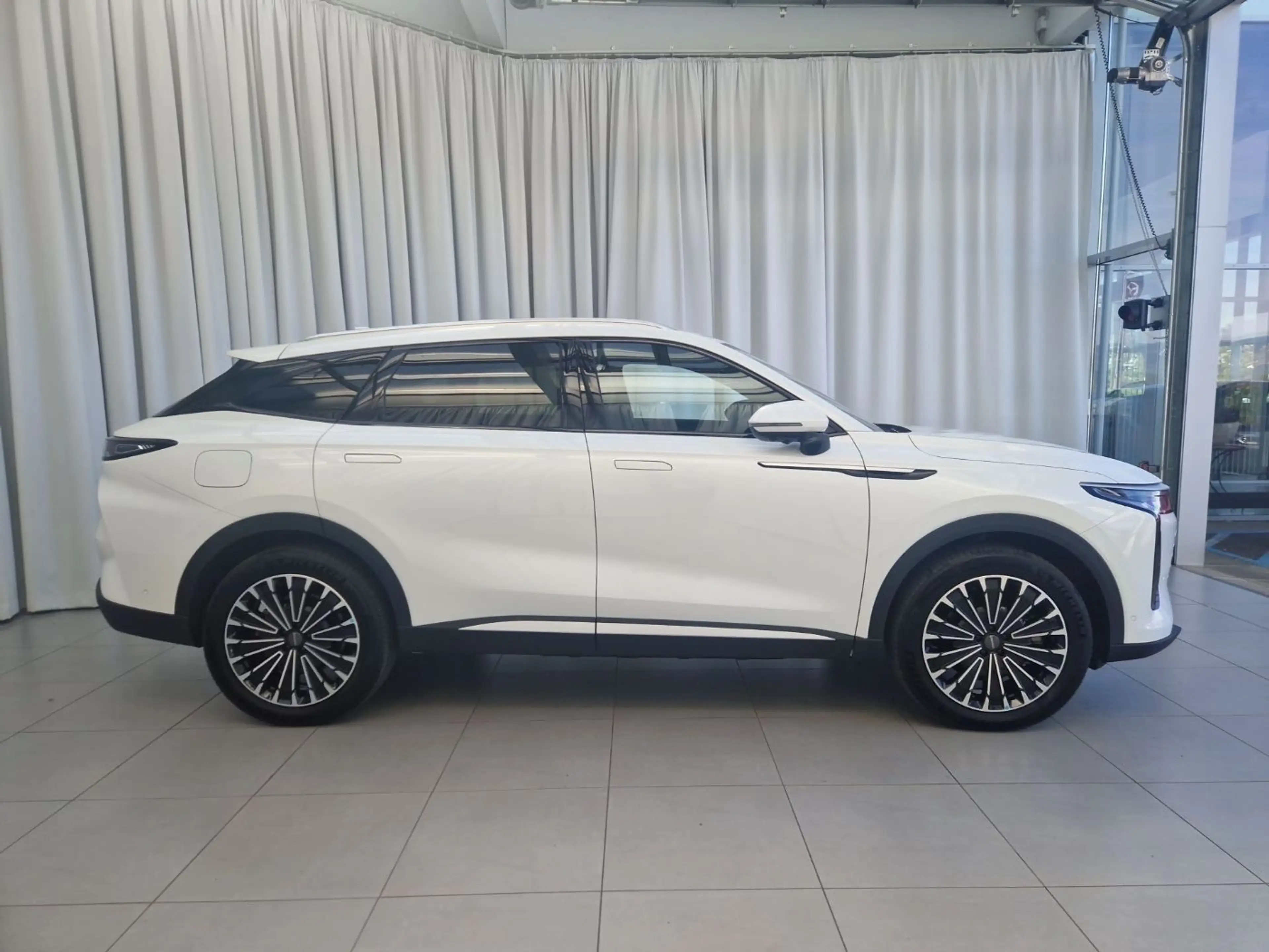 Omoda 9 PHEV 360 4xElSitz 4xSHZ ACC AUT Bel.Sitz HUD — photo 4