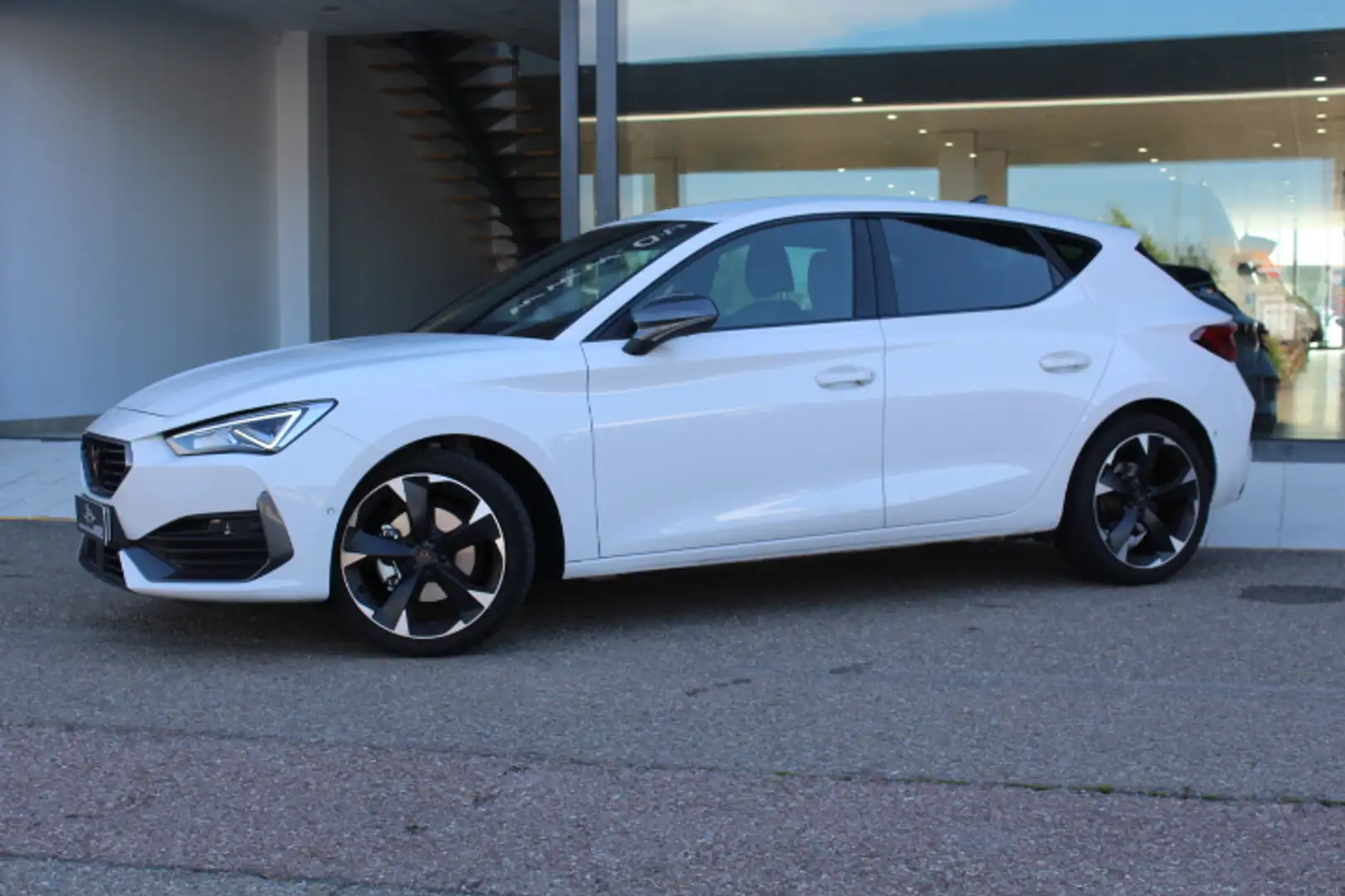 CUPRA Leon 2.0 TSI DSG 140KW Fehér - 2