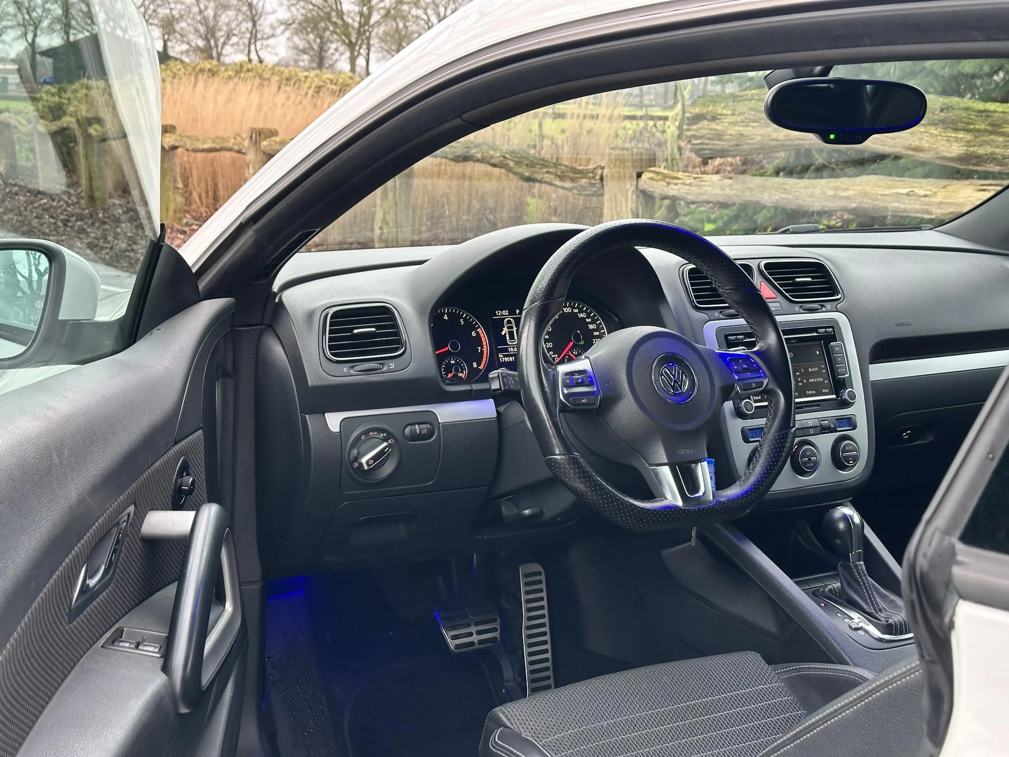 Volkswagen Scirocco 2.0 TSI — photo 15