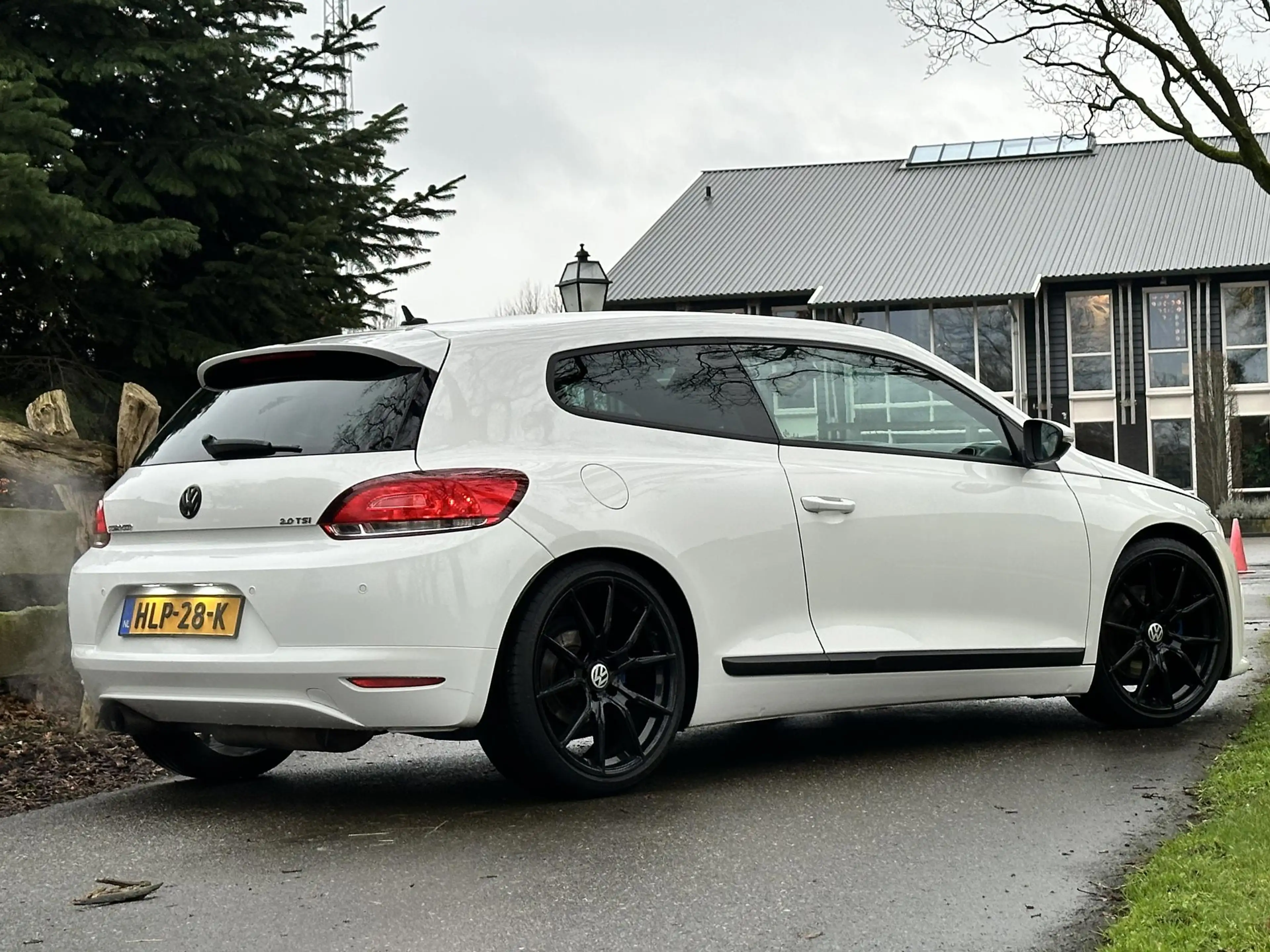 Volkswagen Scirocco 2.0 TSI — photo 4