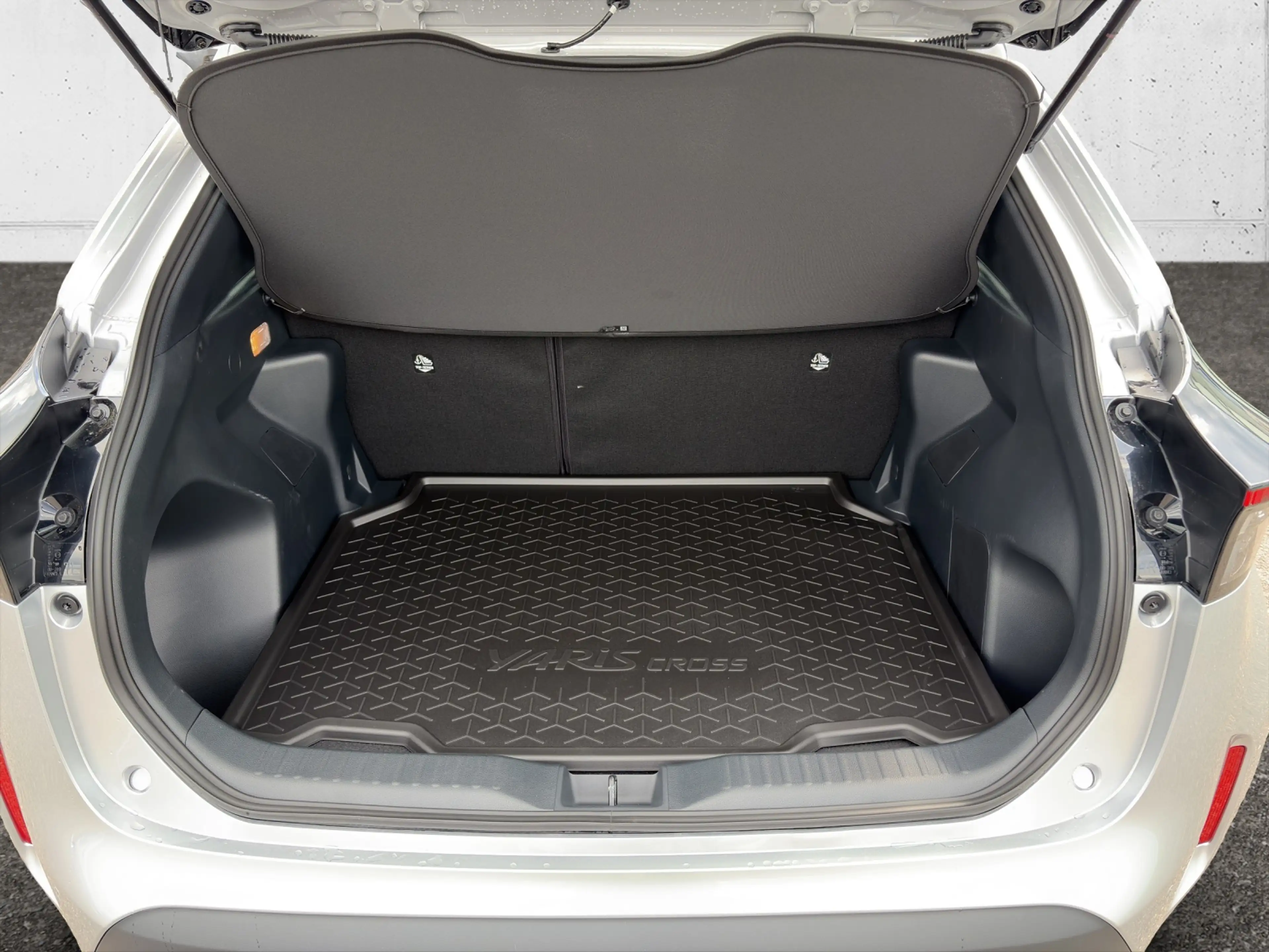 Toyota Yaris Cross HYBRID 2WD Active Drive Safety Paket 5t. — photo 4