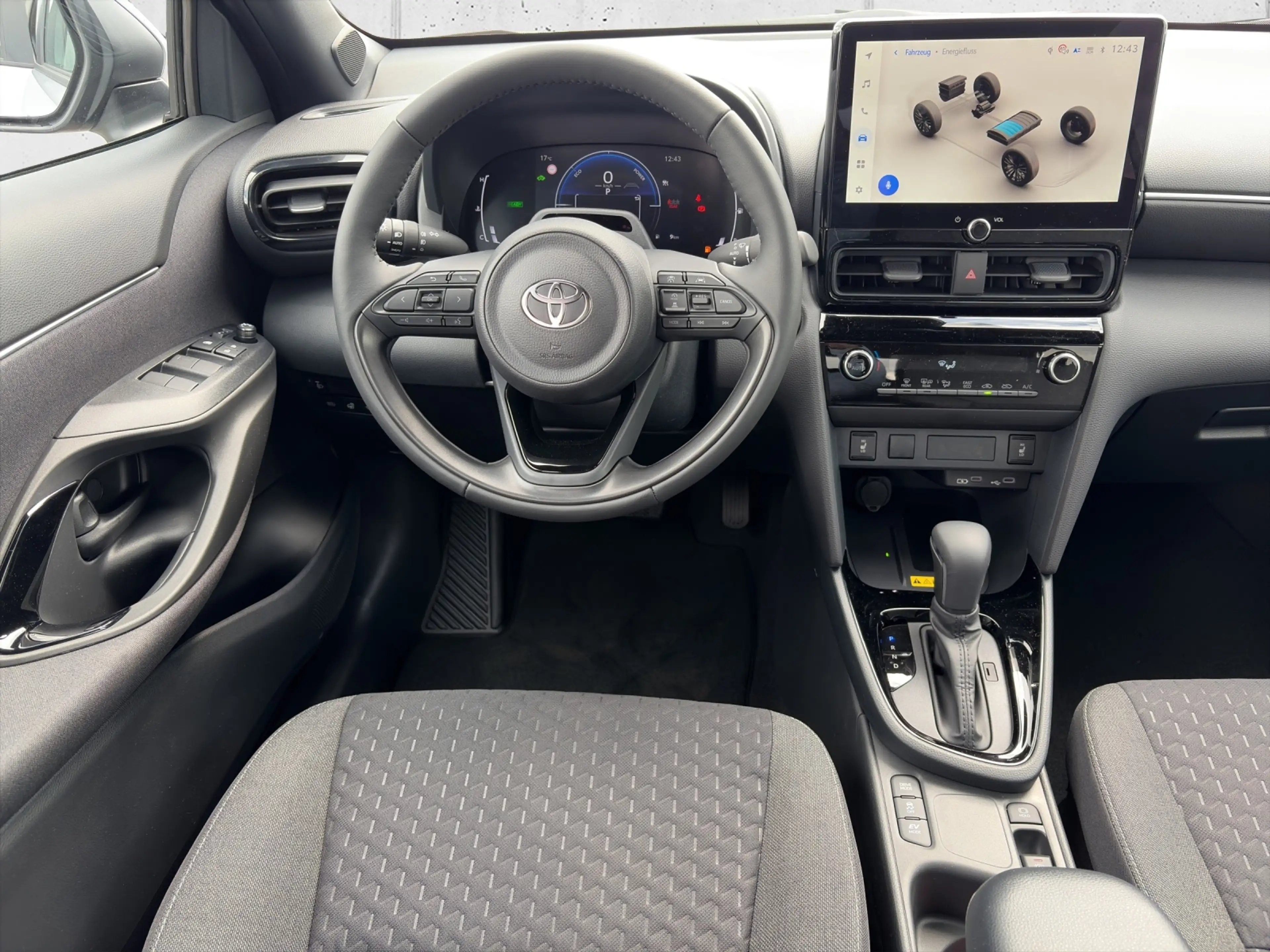 Toyota Yaris Cross HYBRID 2WD Active Drive Safety Paket 5t. — photo 5