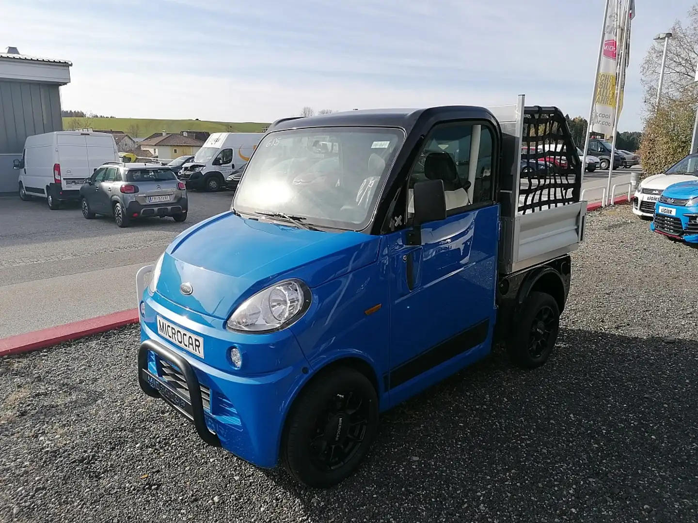 Microcar Sonstige M.Cross X mit Pritschenaufbau M.Cross X mit Kof... Blau - 1