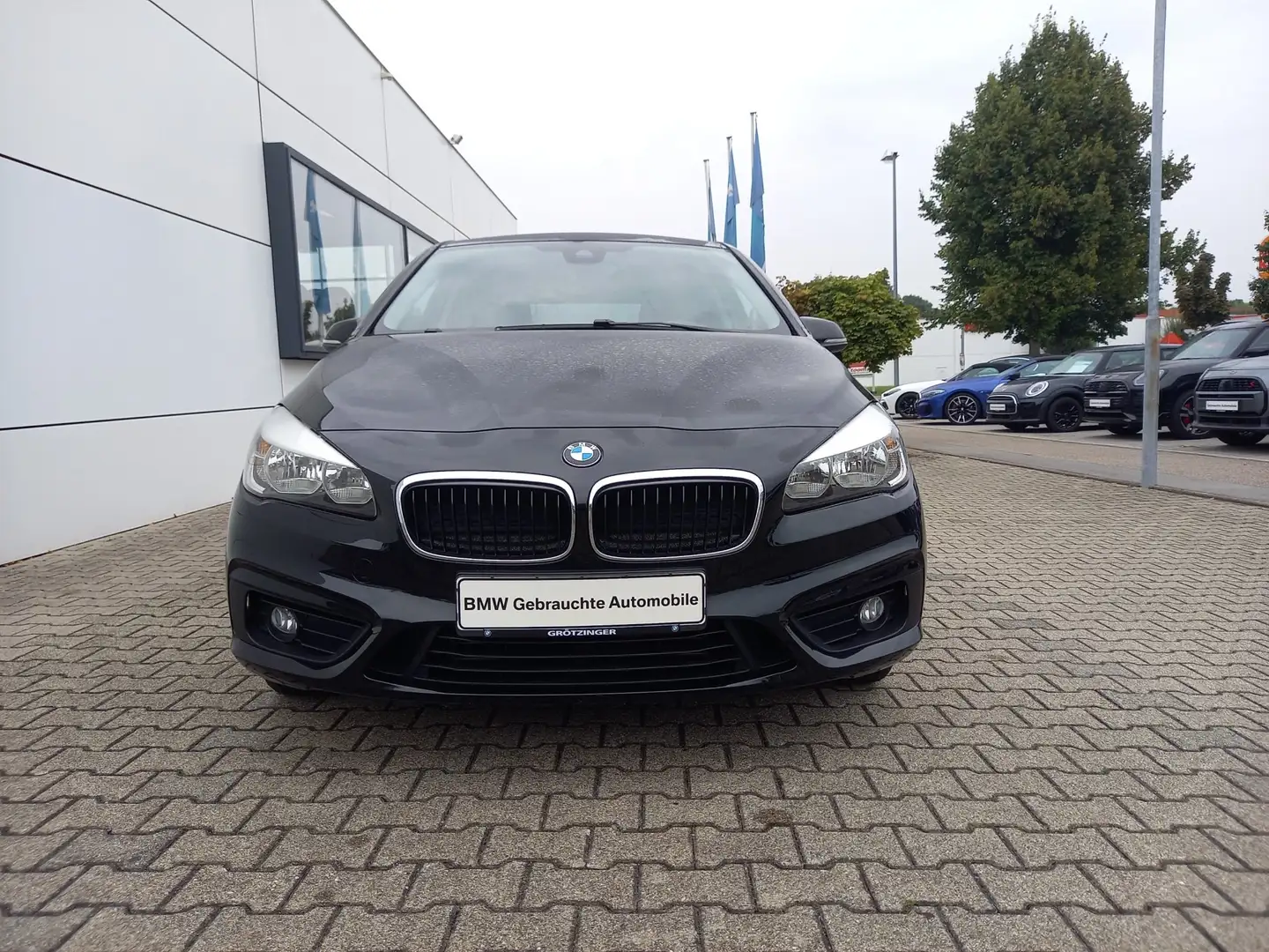 BMW 220 i Active Tourer AHK+SHZ+DAB+Driving&ParkAss Schwarz - 2