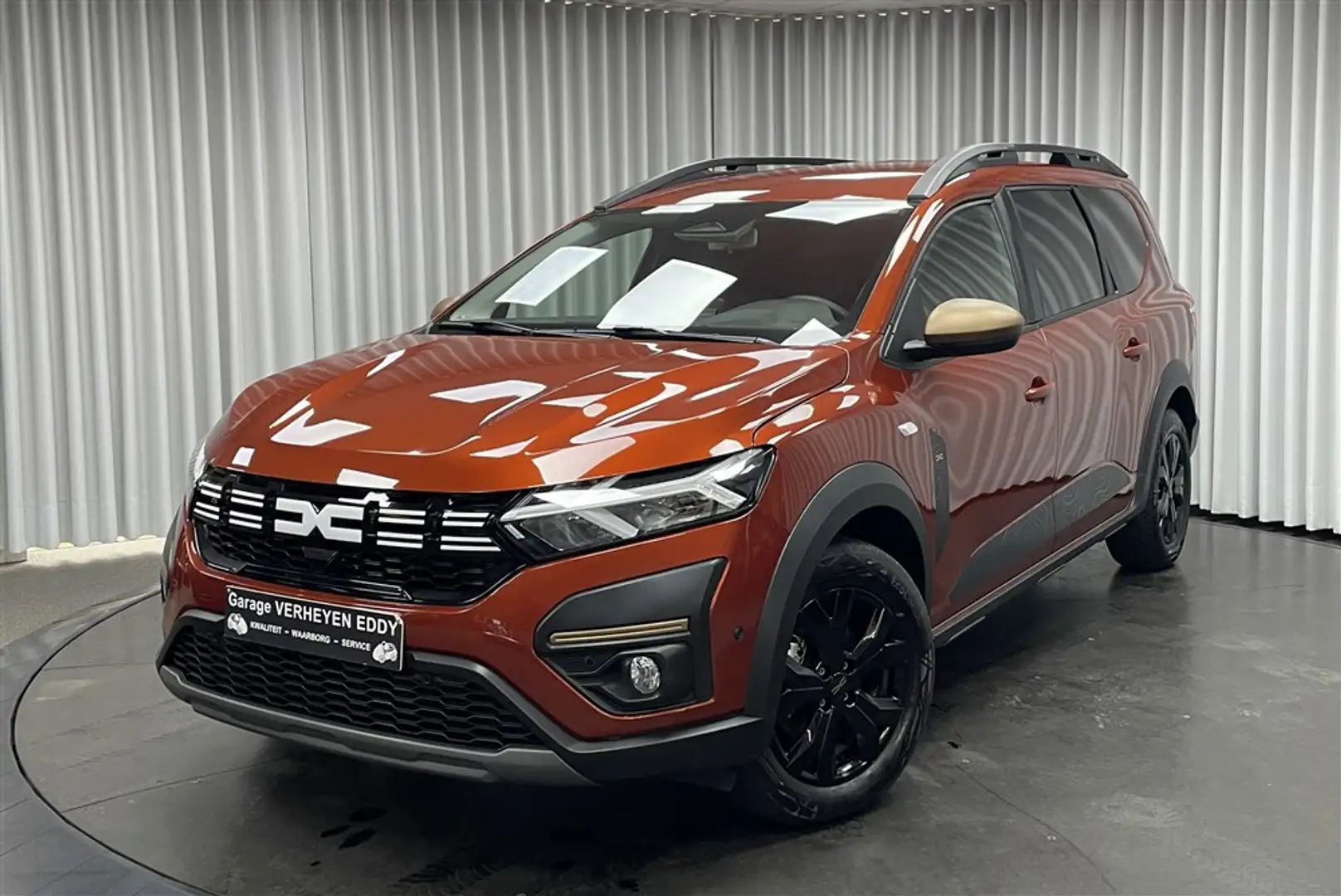 Dacia Jogger 1.6i HEV / Navi / Cam / BLISS / LED / PDC / ... Orange - 1