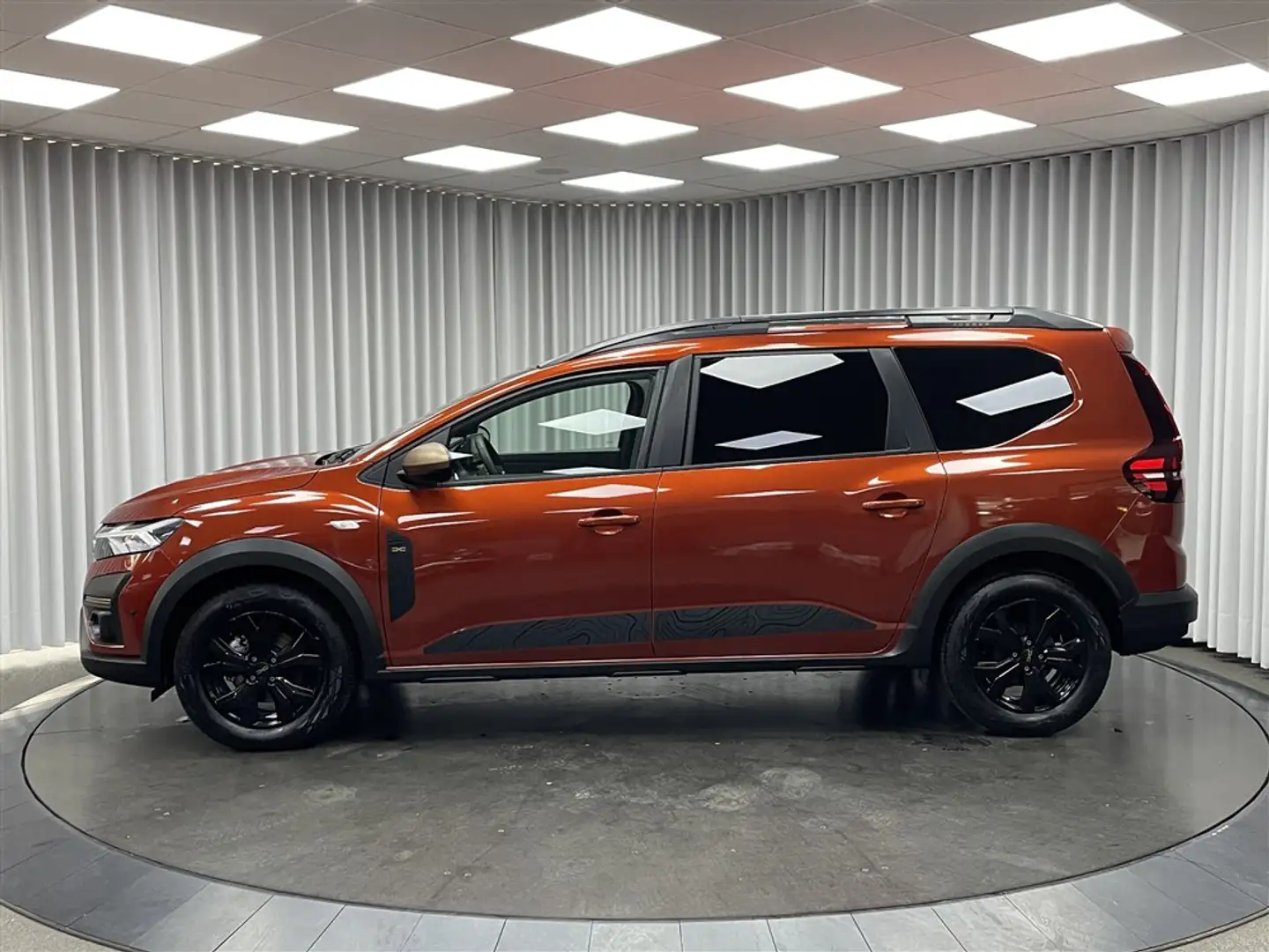 Dacia Jogger 1.6i HEV / Navi / Cam / BLISS / LED / PDC / ... Orange - 2