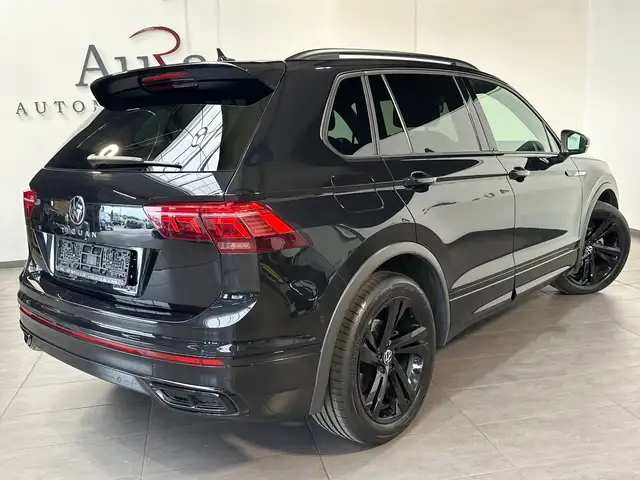 Volkswagen Tiguan view 4