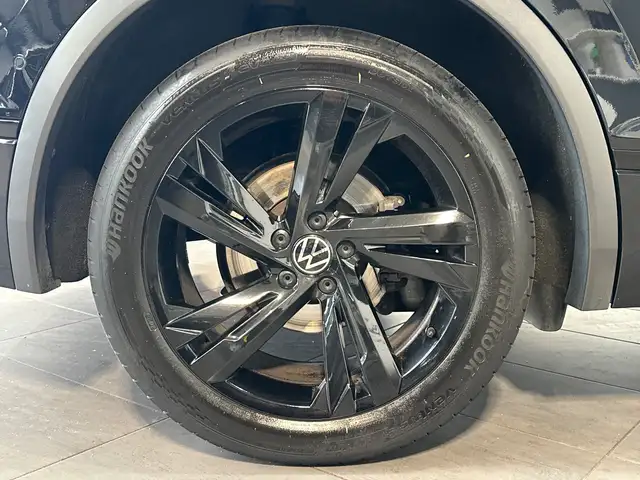 Volkswagen Tiguan view 3