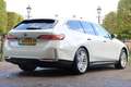 BMW i5 Touring eDrive40 84kWh | ORIGINEEL NL! | B&W AUDIO Weiß - thumbnail 3