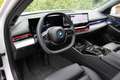 BMW i5 Touring eDrive40 84kWh | ORIGINEEL NL! | B&W AUDIO Weiß - thumbnail 4