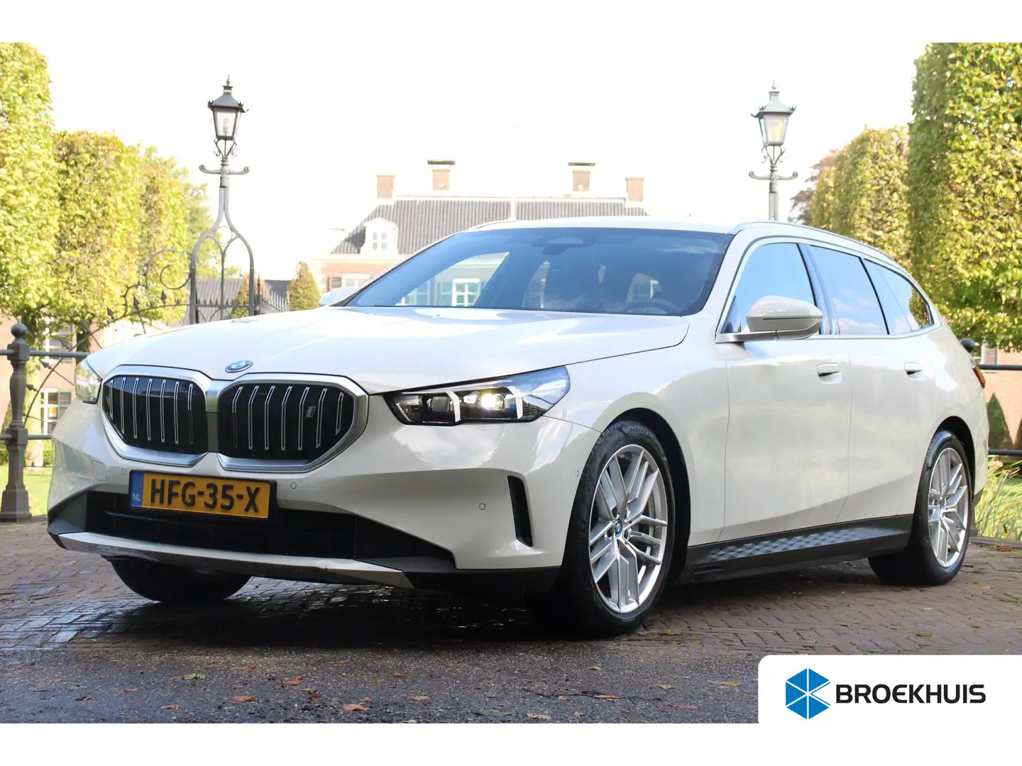 BMW i5 Touring eDrive40 84kWh | ORIGINEEL NL! | B&W AUDIO Weiß - 1