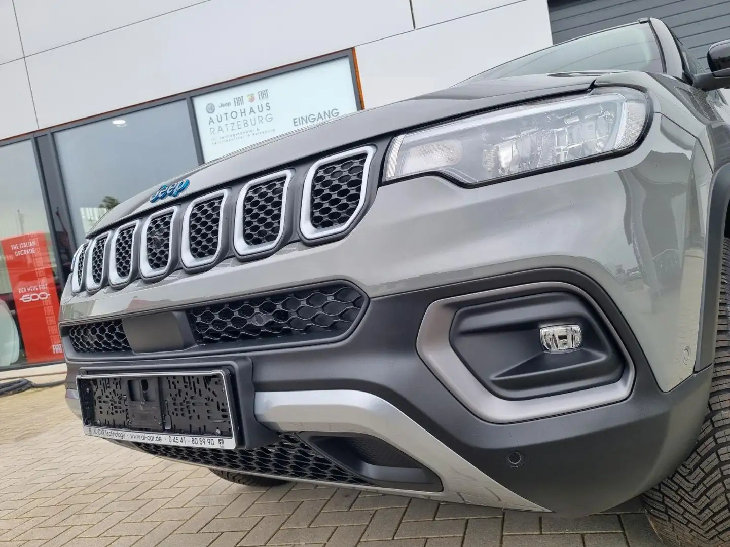 Jeep Compass High Upland Plug-In Hybrid 4xe Grau - 2