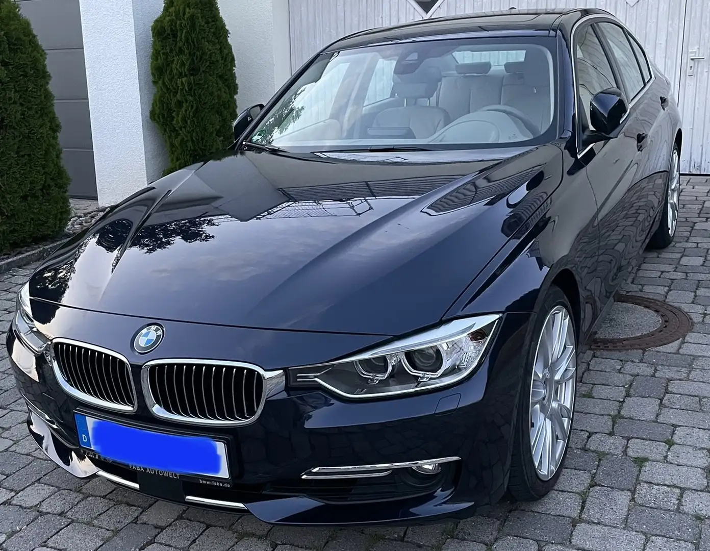 BMW 335 335 i x Drive Luxury Line Blau - 1