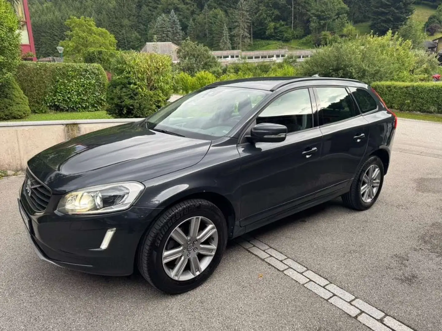 Volvo XC60 XC60 D4 Kinetic AWD Kinetic Grau - 1