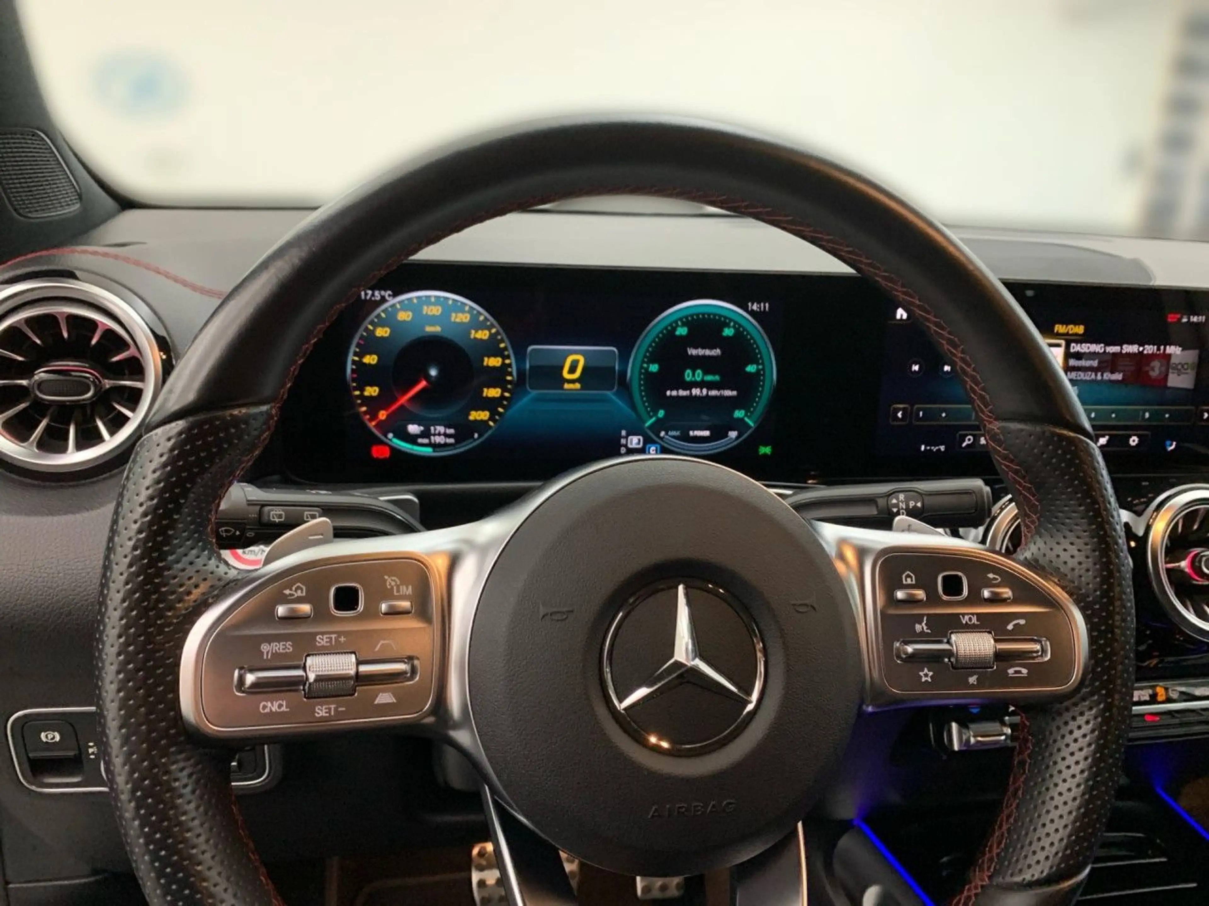 Mercedes-Benz EQB 300 4Matic AMG Distr+ LED Night Kamera PTS — photo 10