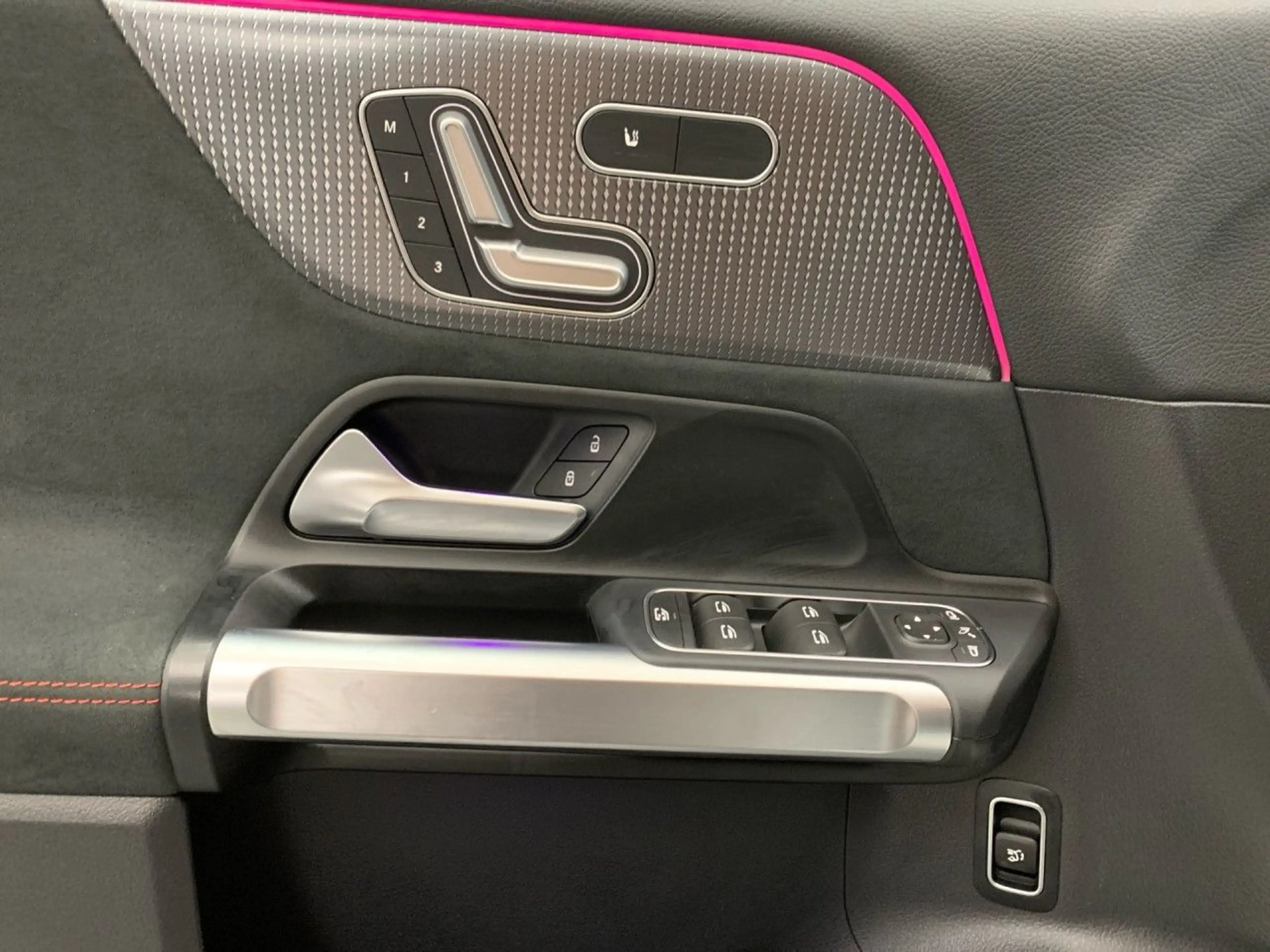 Mercedes-Benz EQB 300 4Matic AMG Distr+ LED Night Kamera PTS — photo 15