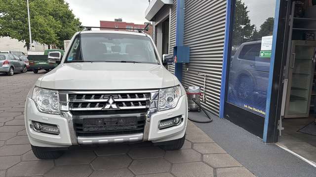 Imagine Mitsubishi Pajero 3.2 DI-D Top (5-trg.)