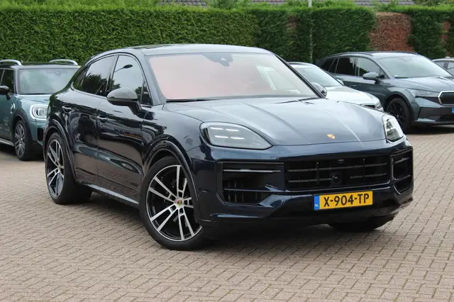 Porsche Cayenne view 10