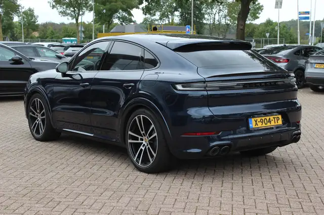 Porsche Cayenne view 3