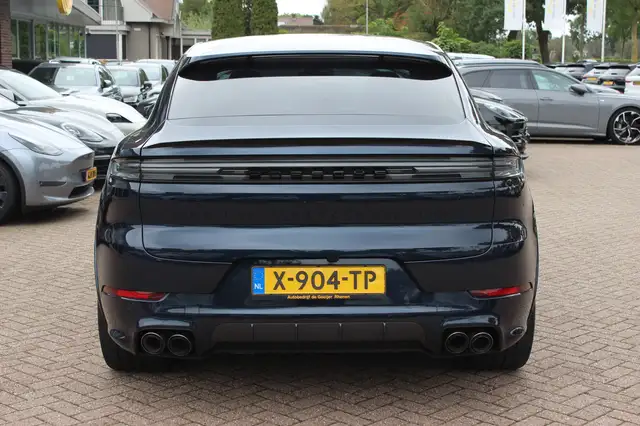 Porsche Cayenne view 9