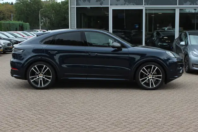 Porsche Cayenne view 4