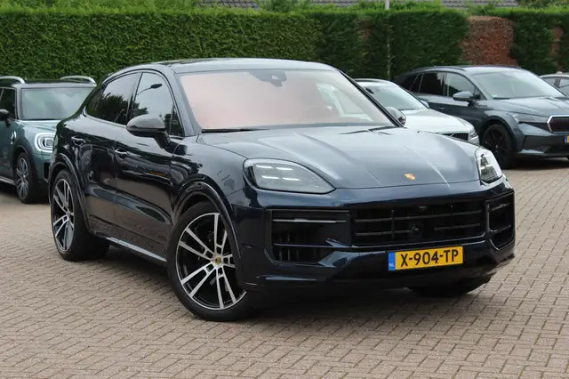 2024 Porsche Cayenne in Blue for sale