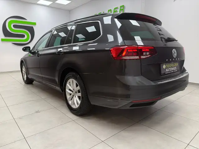 Volkswagen Passat view 5