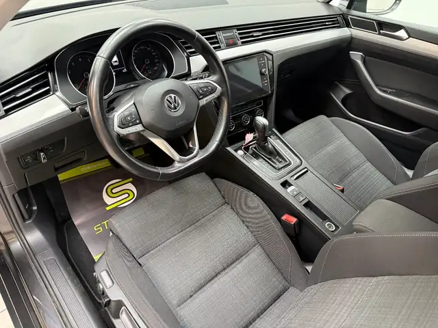 Volkswagen Passat view 8