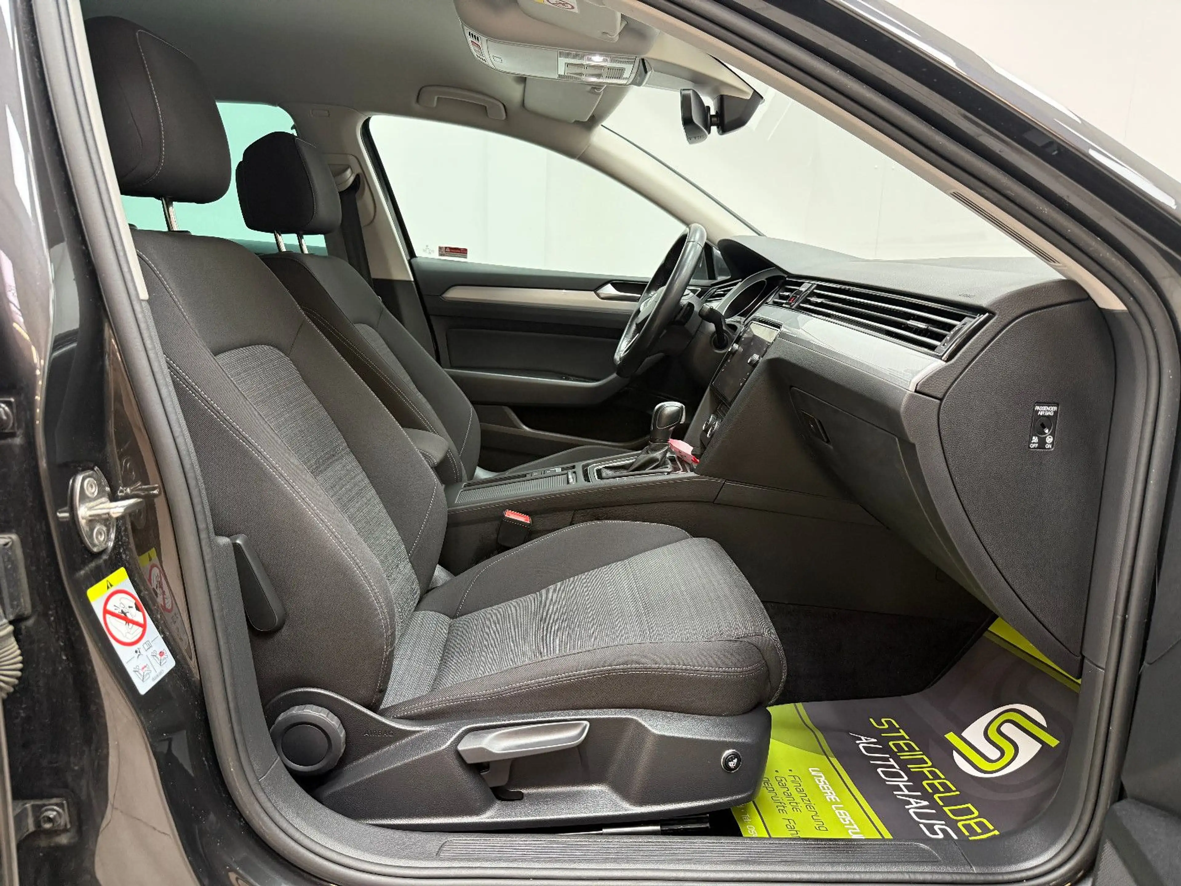 Volkswagen Passat Variant 1.5 / ACC / AHK / LED / — photo 11