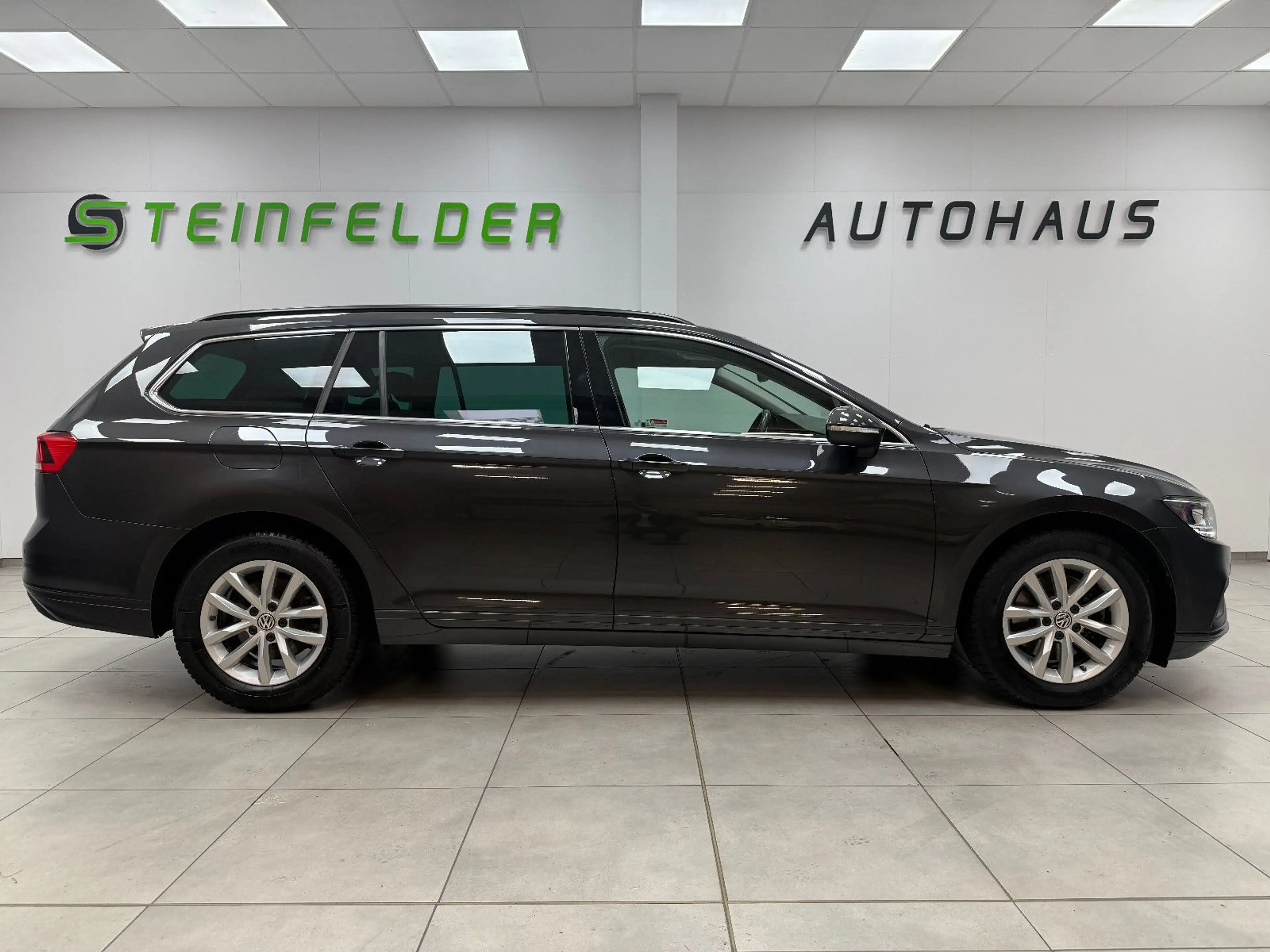 Volkswagen Passat Variant 1.5 / ACC / AHK / LED / — photo 4