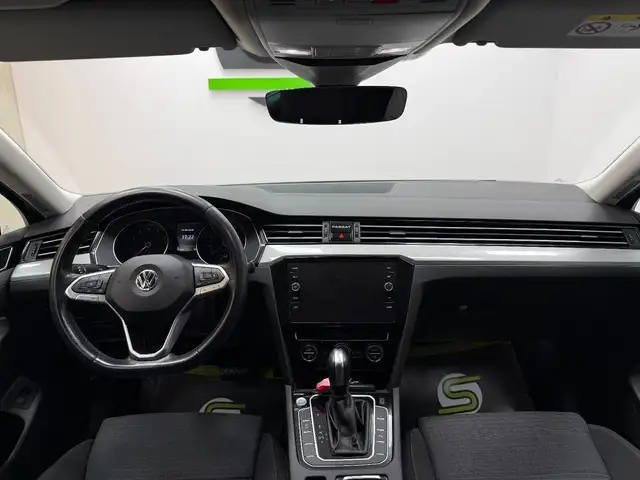 Volkswagen Passat view 14