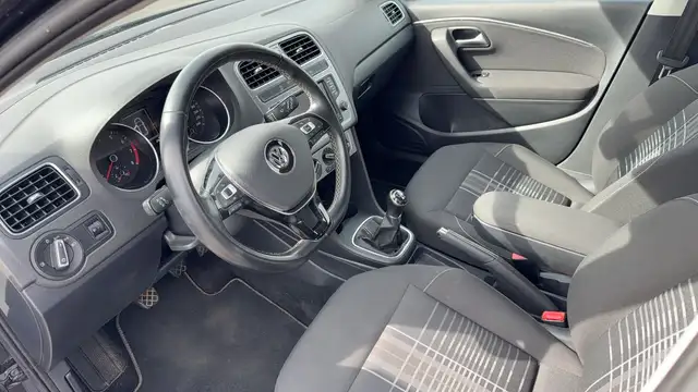Volkswagen Polo view 8