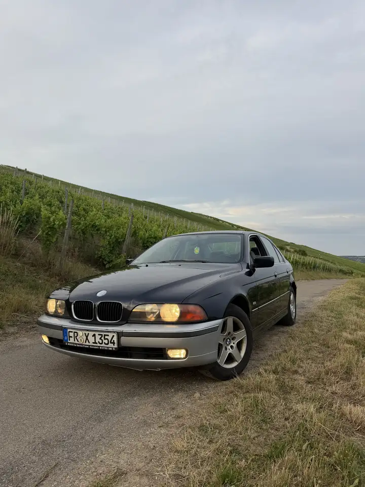 BMW 520i, foto 1