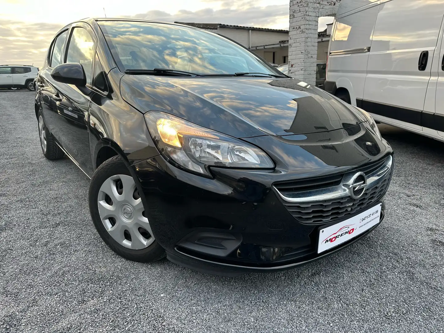 Opel Corsa 1.2 Innovation airco 12 Maanden waarborg Zwart - 1