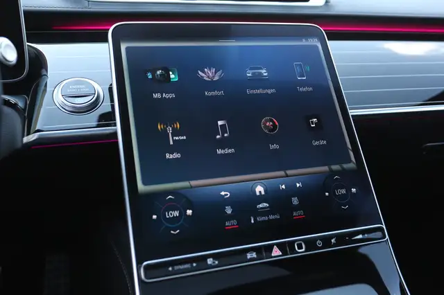 Mercedes-Benz S-Class view 25