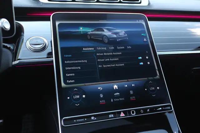 Mercedes-Benz S-Class view 24