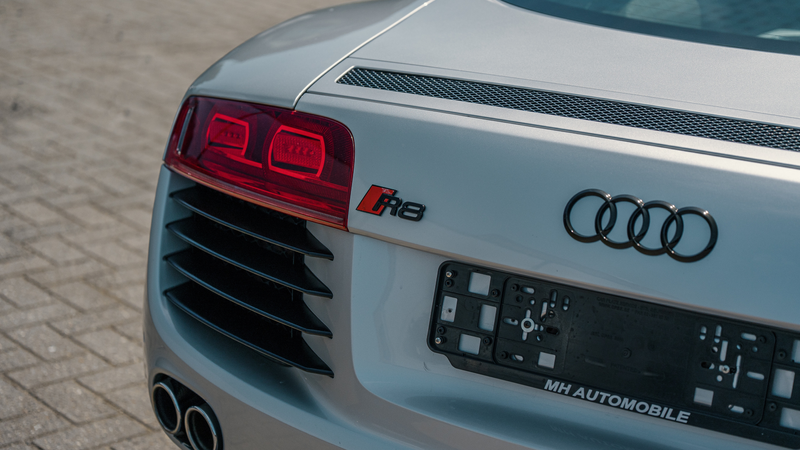 Audi R8 4.2i V8 Quattro R tronic — photo 11