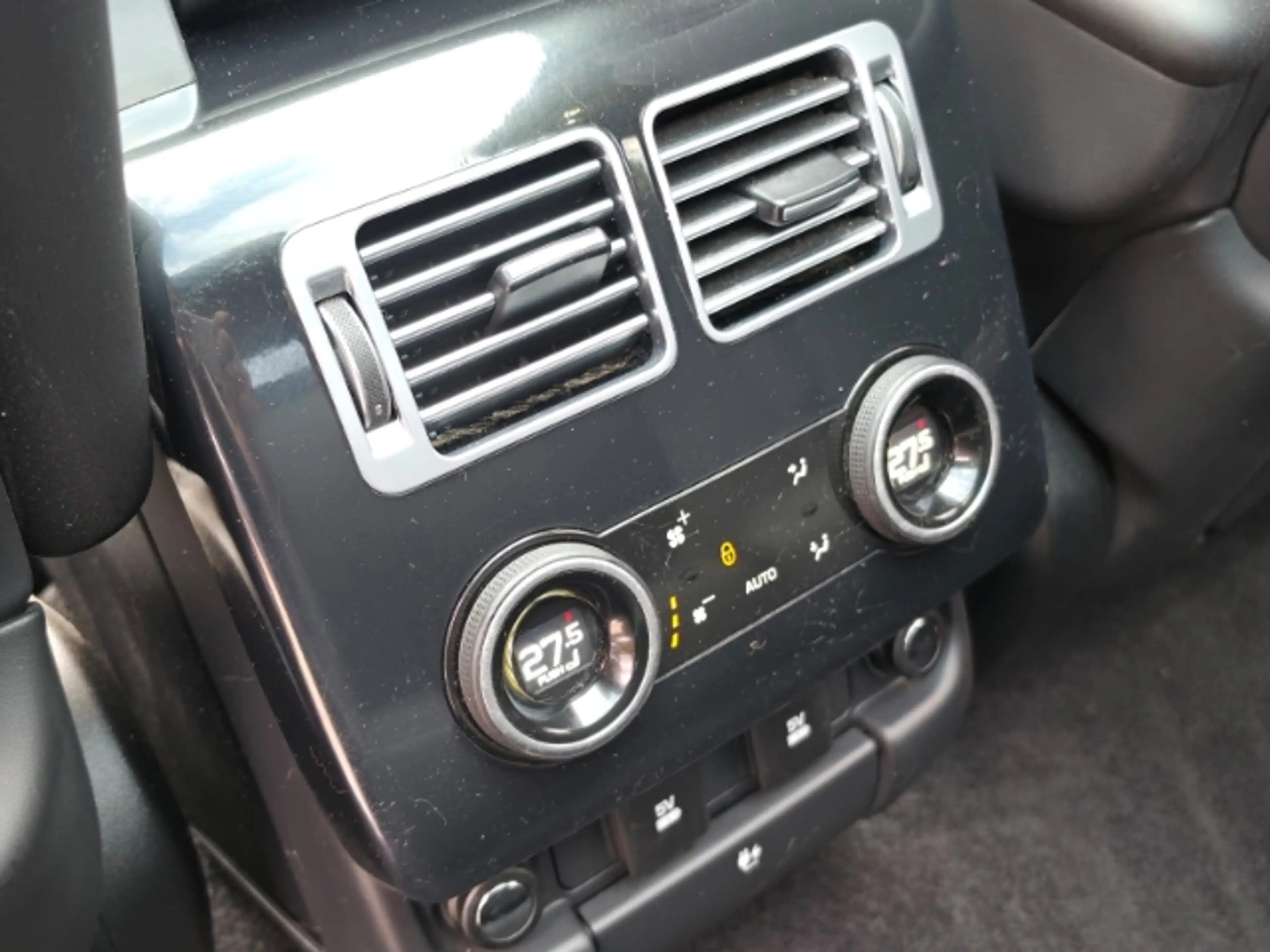 Land Rover Range Rover Vogue — photo 14