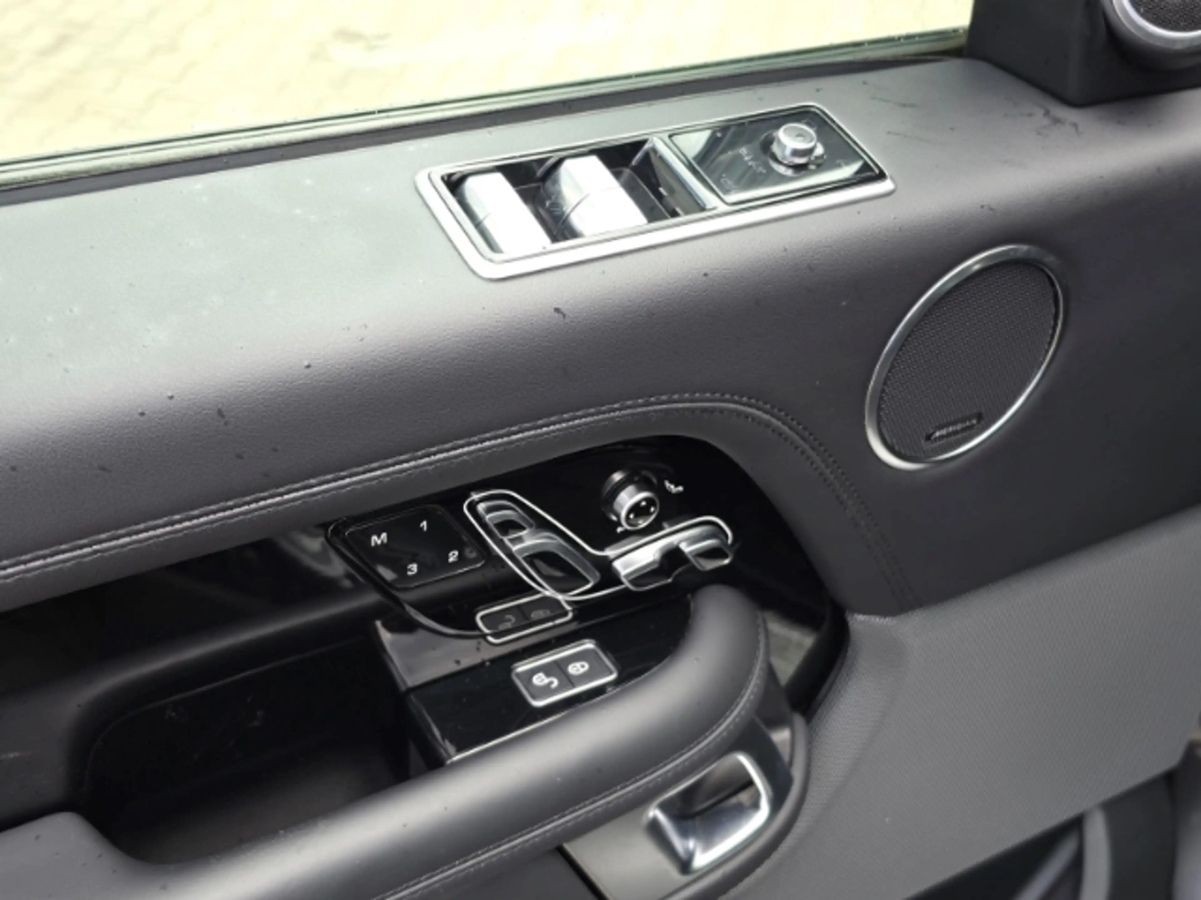 Land Rover Range Rover Vogue — photo 11