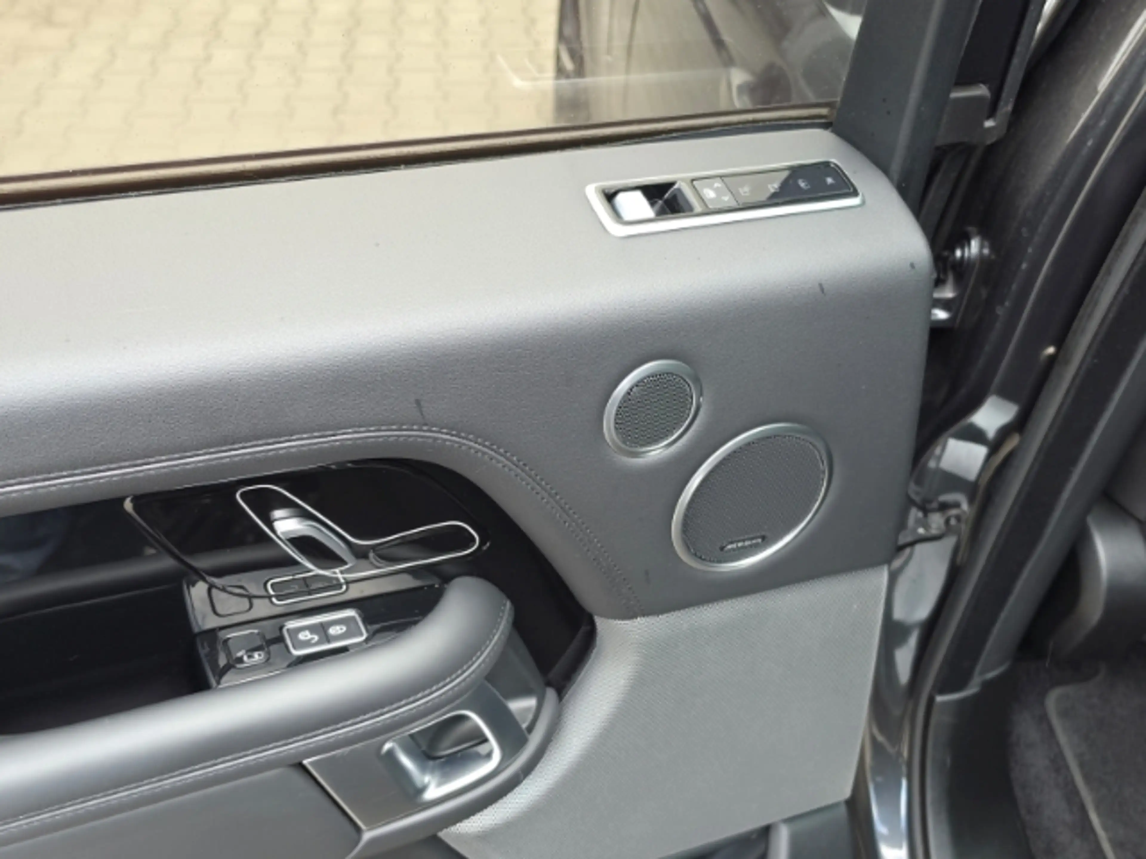 Land Rover Range Rover Vogue — photo 13