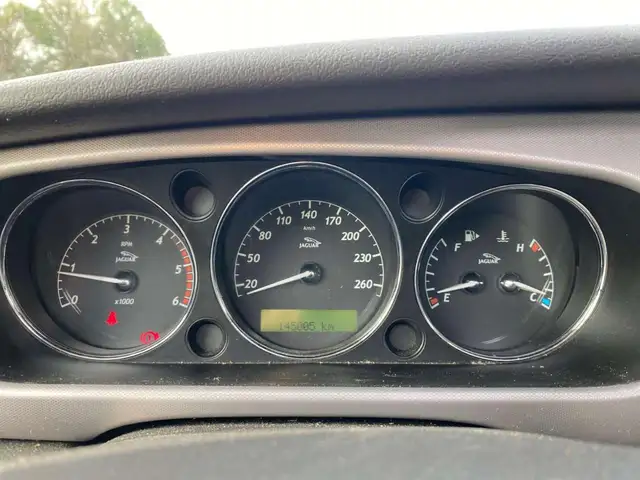 Jaguar XJ view 9