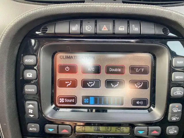 Jaguar XJ view 12