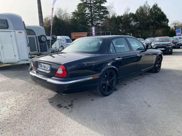 Jaguar XJ view 4