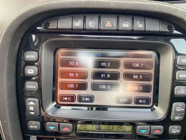 Jaguar XJ view 14
